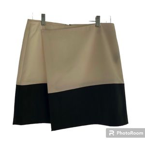 Vince Camuto wrap style short skirt cream black size 6